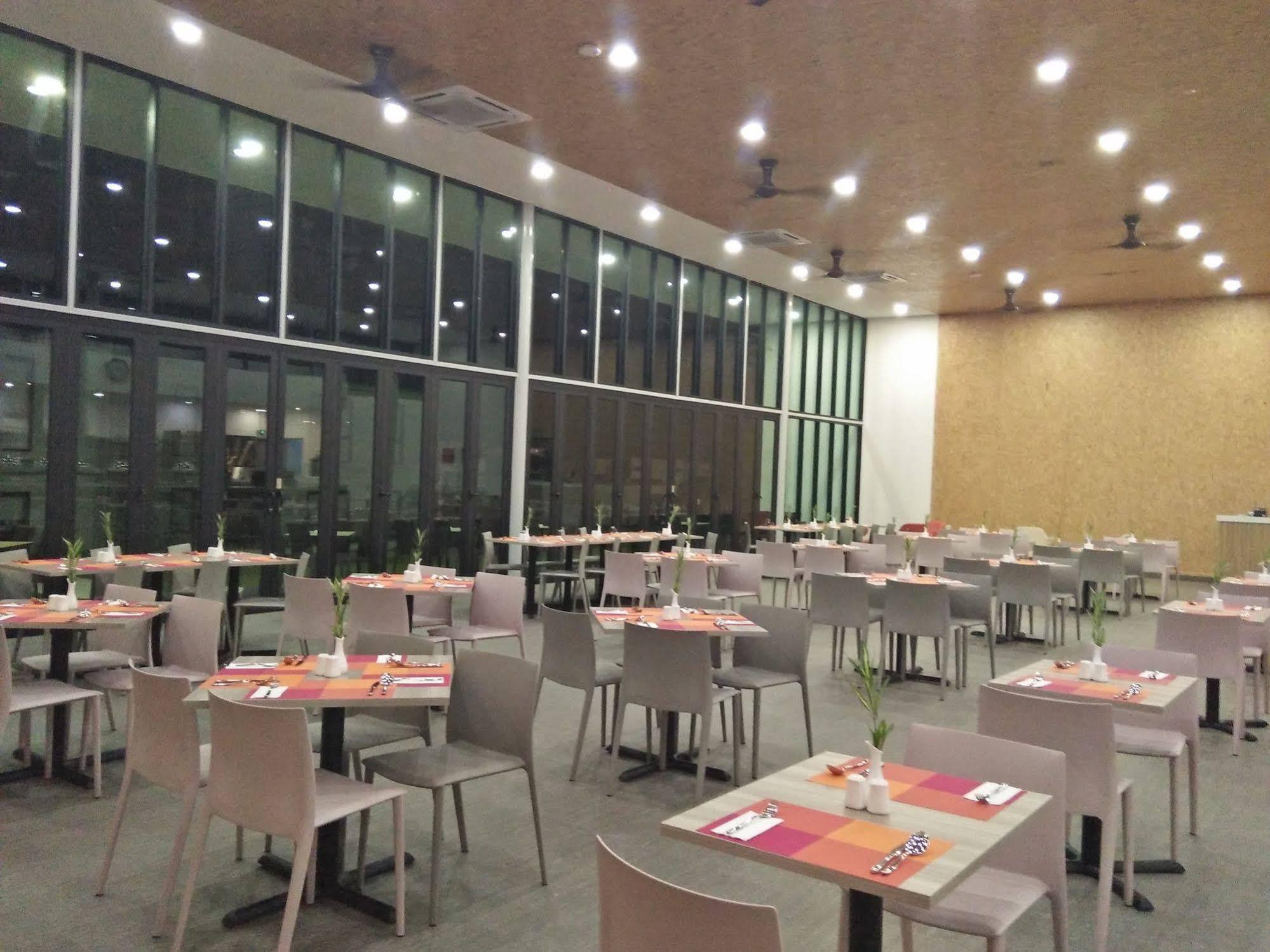Lakeview Terrace Resort Pengerang Eksteriør bilde