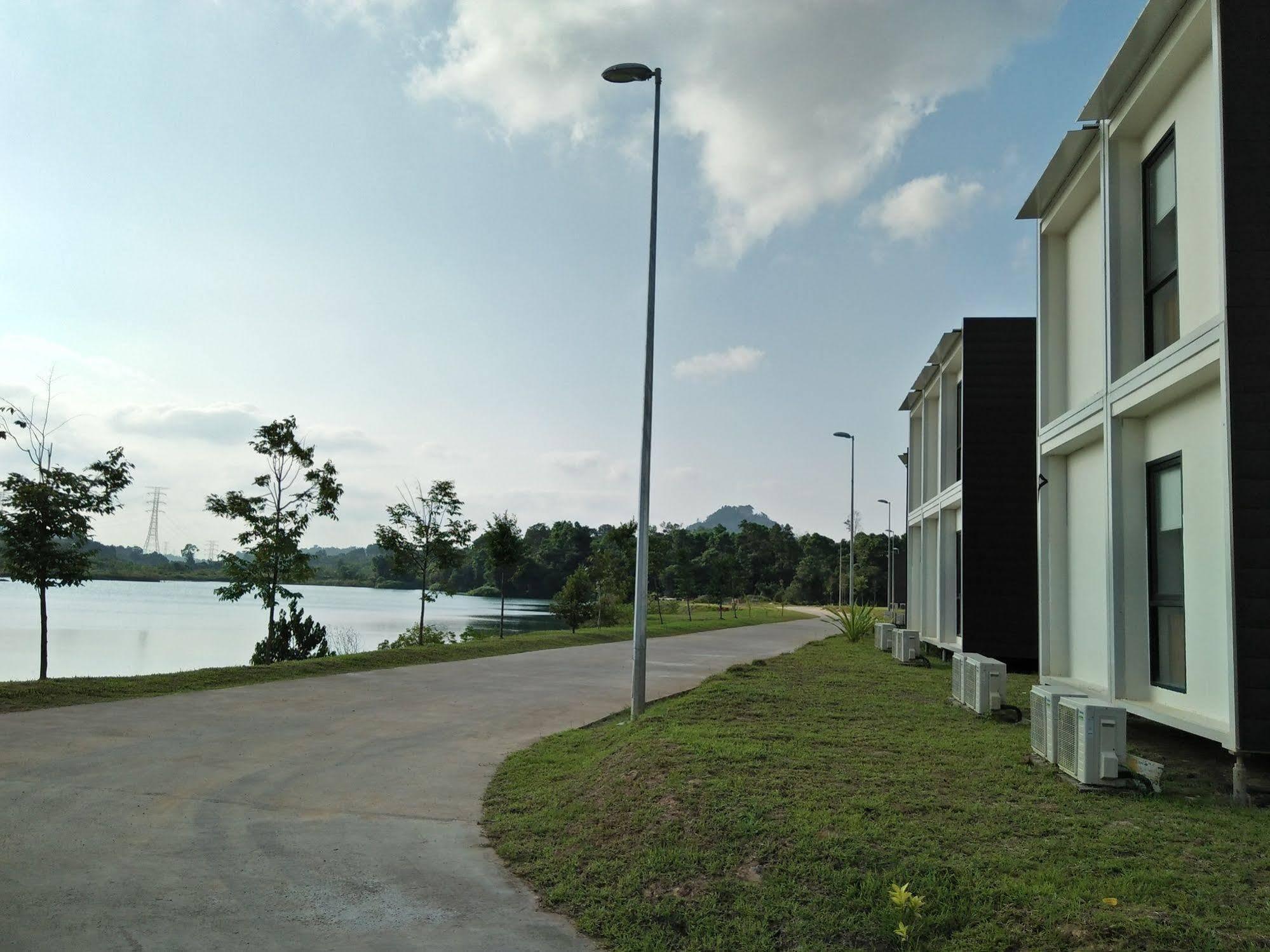 Lakeview Terrace Resort Pengerang Eksteriør bilde