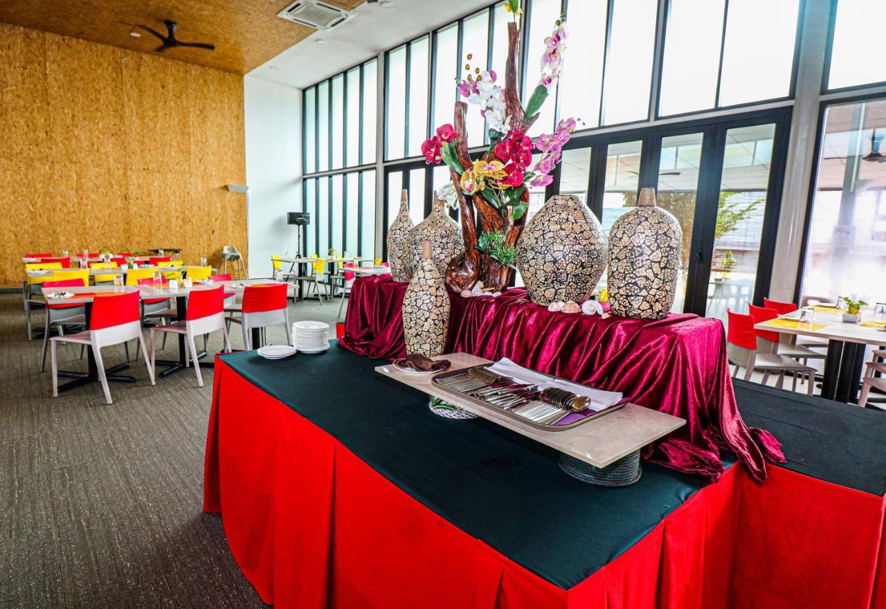 Lakeview Terrace Resort Pengerang Eksteriør bilde